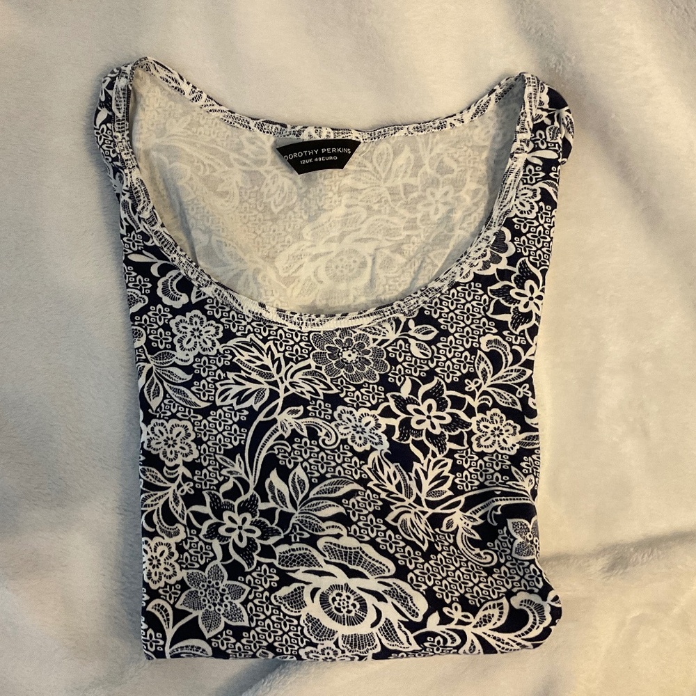 Lovely Dorothy Perkins T-shirt